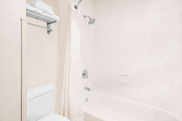  - Baymont Inn & Suites Litchfield