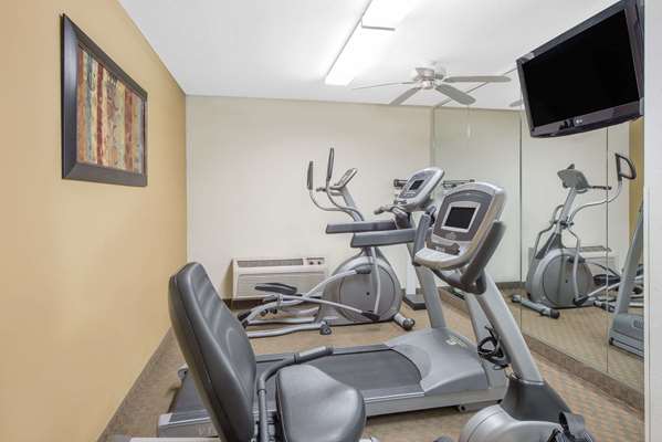 Fitness/ Exercise Room - Baymont Inn & Suites Litchfield