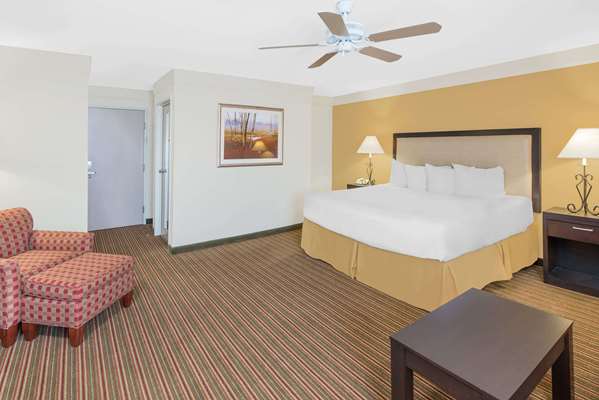  - Baymont Inn & Suites Litchfield