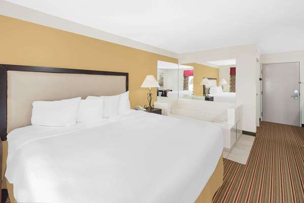 Suite - Baymont Inn & Suites Litchfield