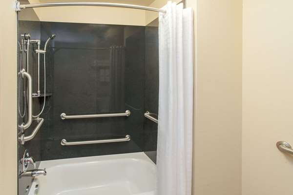  - Baymont Inn & Suites Grand Forks - I-29, Exit 140