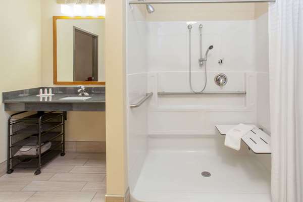  - Baymont Inn & Suites Grand Forks - I-29, Exit 140