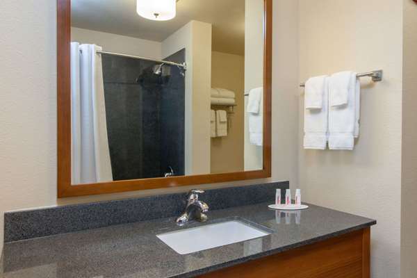 - Baymont Inn & Suites Grand Forks - I-29, Exit 140