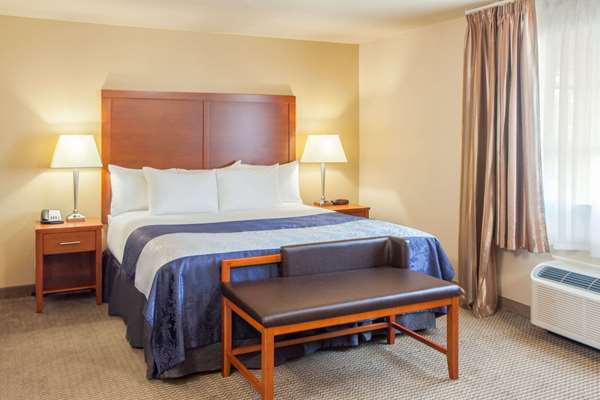 Suite - Baymont Inn & Suites Grand Forks - I-29, Exit 140