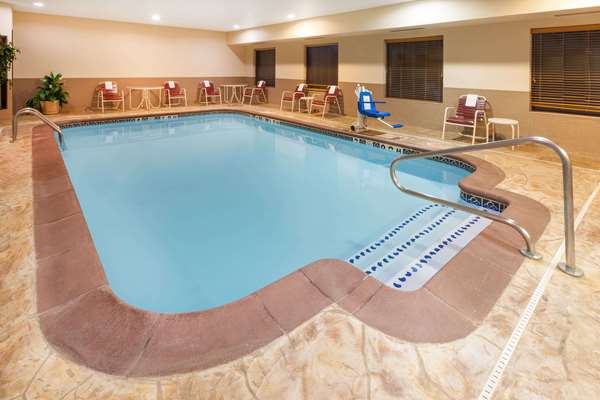 Pool - Baymont Inn & Suites Chelsea - I-94, Exit 159