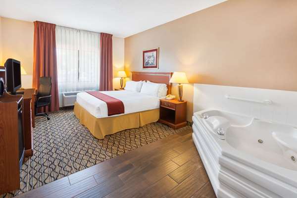 Suite - Baymont Inn & Suites Chelsea - I-94, Exit 159