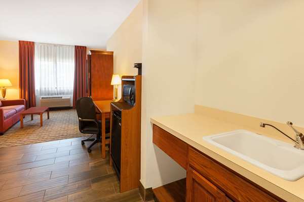 Suite - Baymont Inn & Suites Chelsea - I-94, Exit 159