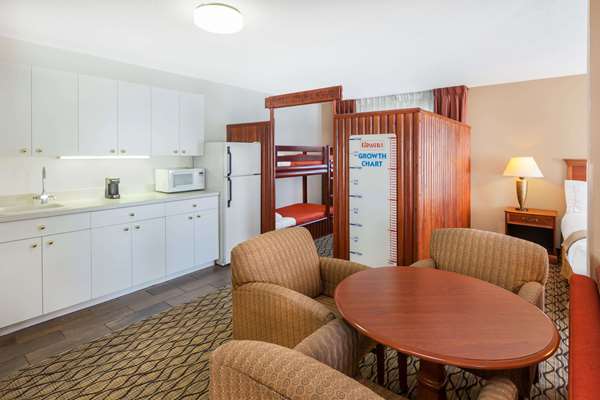Suite - Baymont Inn & Suites Chelsea - I-94, Exit 159