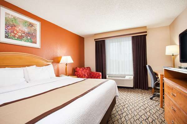 - Baymont Inn & Suites Madison Heights - I-75, Exit 65