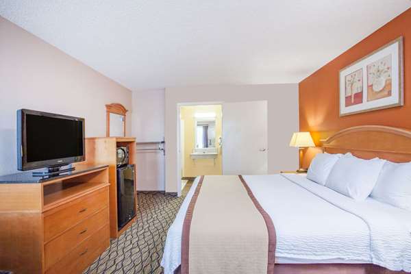  - Baymont Inn & Suites Madison Heights - I-75, Exit 65