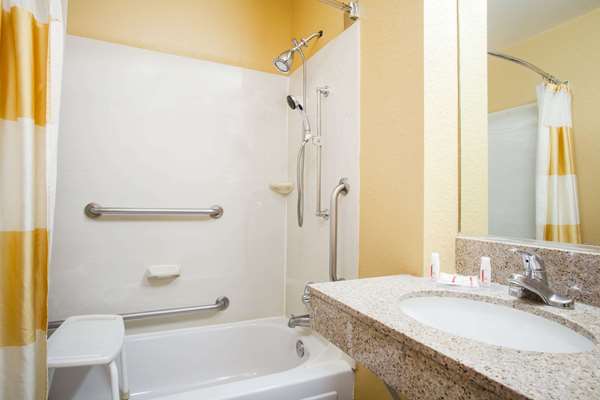  - Baymont Inn & Suites Madison Heights - I-75, Exit 65