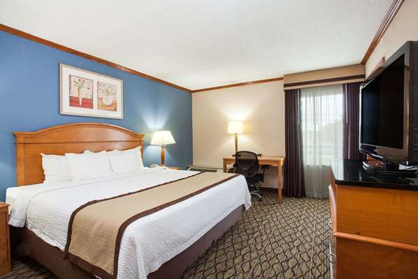  - Baymont Inn & Suites Madison Heights - I-75, Exit 65