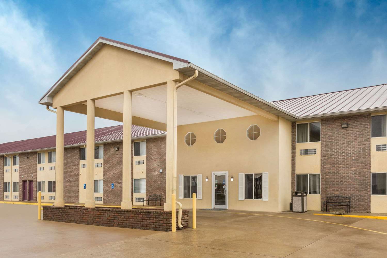 Baymont Inn & Suites Bowling Green, KY See Discounts