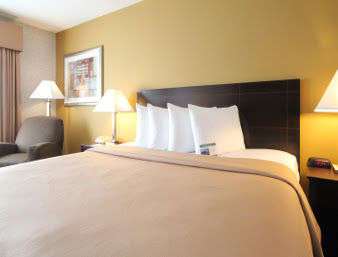  - Baymont Inn & Suites Gurnee - I-94, Exit 8