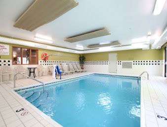 Pool - Baymont Inn & Suites Gurnee - I-94, Exit 8