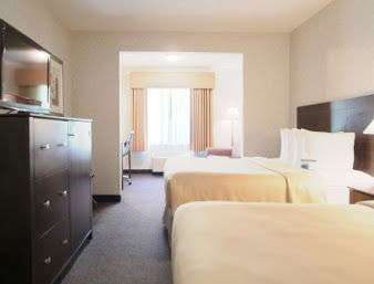  - Baymont Inn & Suites Gurnee - I-94, Exit 8