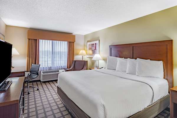  - Baymont Inn & Suites Gurnee - I-94, Exit 8