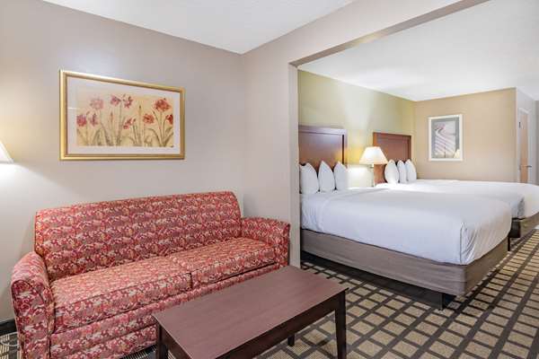  - Baymont Inn & Suites Gurnee - I-94, Exit 8