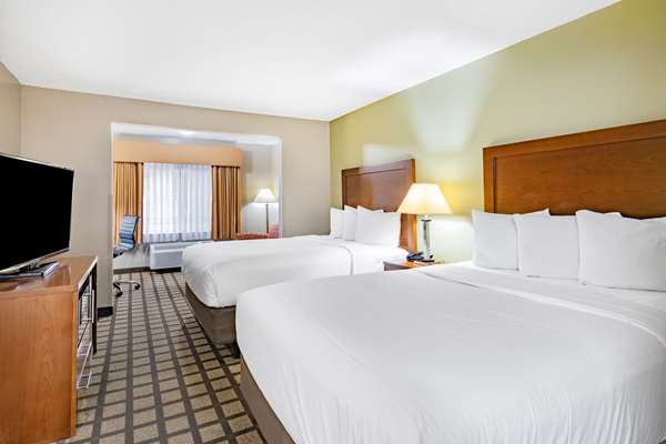  - Baymont Inn & Suites Gurnee - I-94, Exit 8