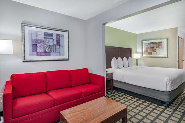 Suite - Baymont Inn & Suites Gurnee - I-94, Exit 8