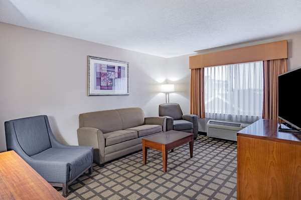  - Baymont Inn & Suites Gurnee - I-94, Exit 8