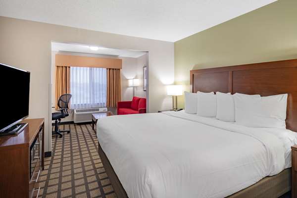 Suite - Baymont Inn & Suites Gurnee - I-94, Exit 8