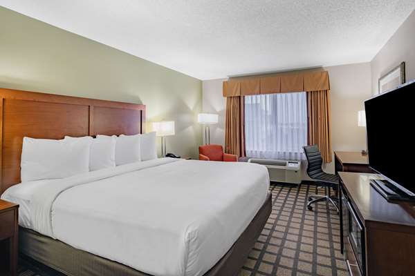  - Baymont Inn & Suites Gurnee - I-94, Exit 8