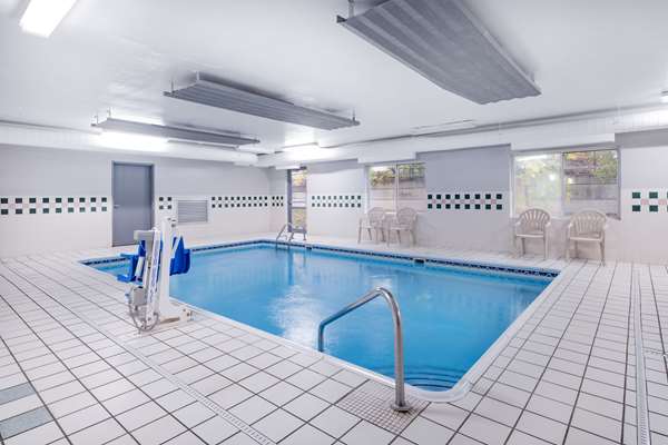 Pool - Baymont Inn & Suites Gurnee - I-94, Exit 8