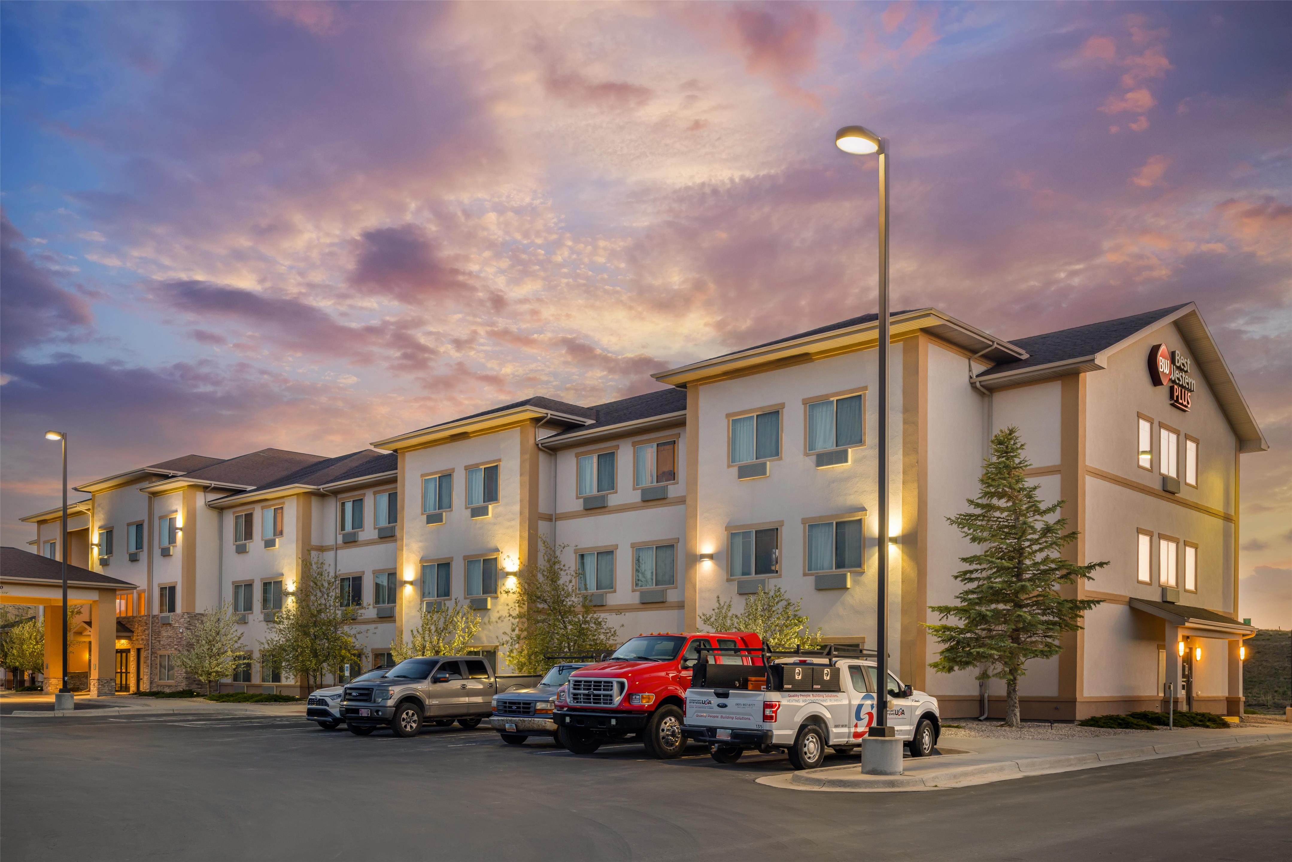 Exterior Twilight | Best Western Plus Fossil Country Inn & Suites