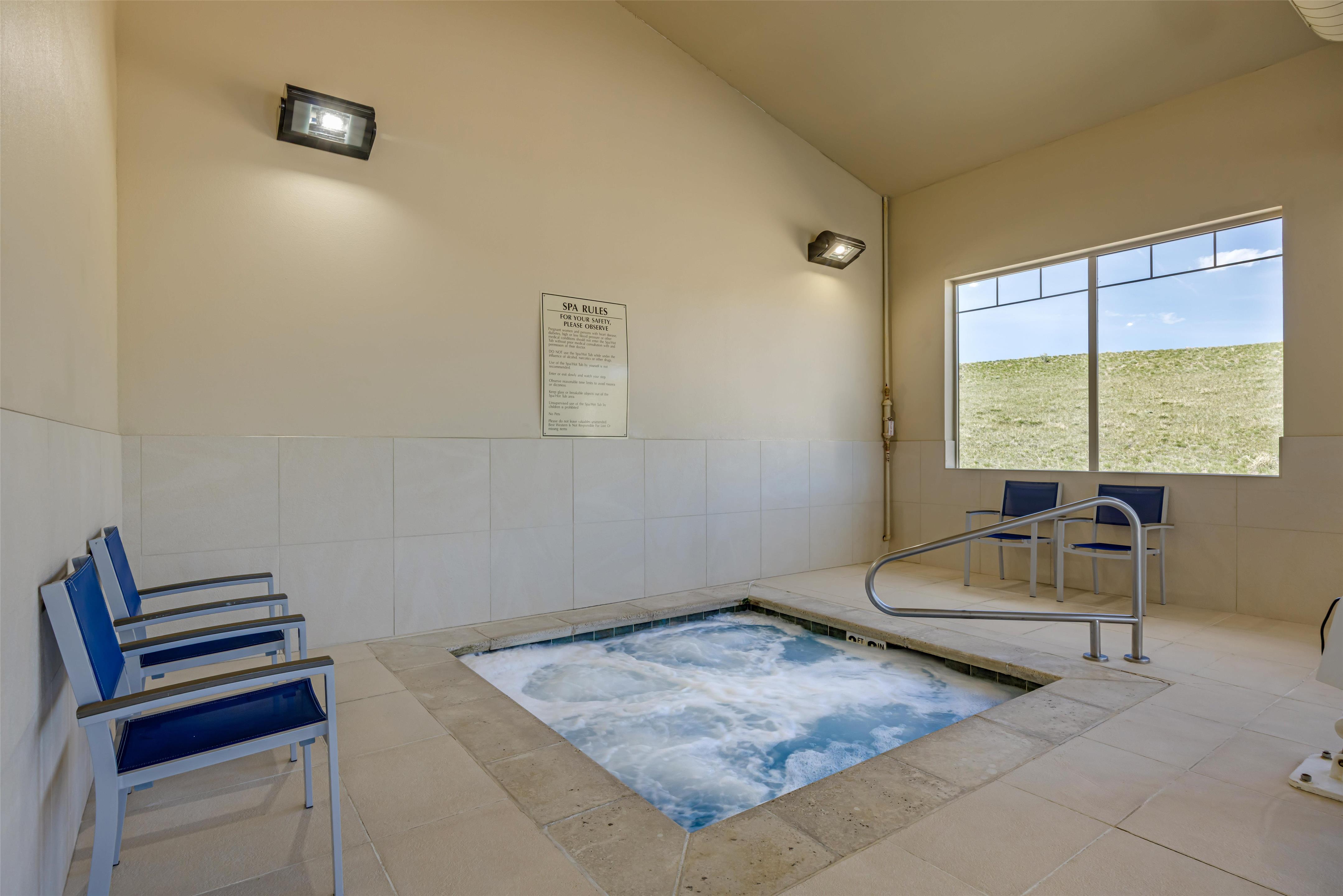 Hot Tub | Best Western Plus Fossil Country Inn & Suites