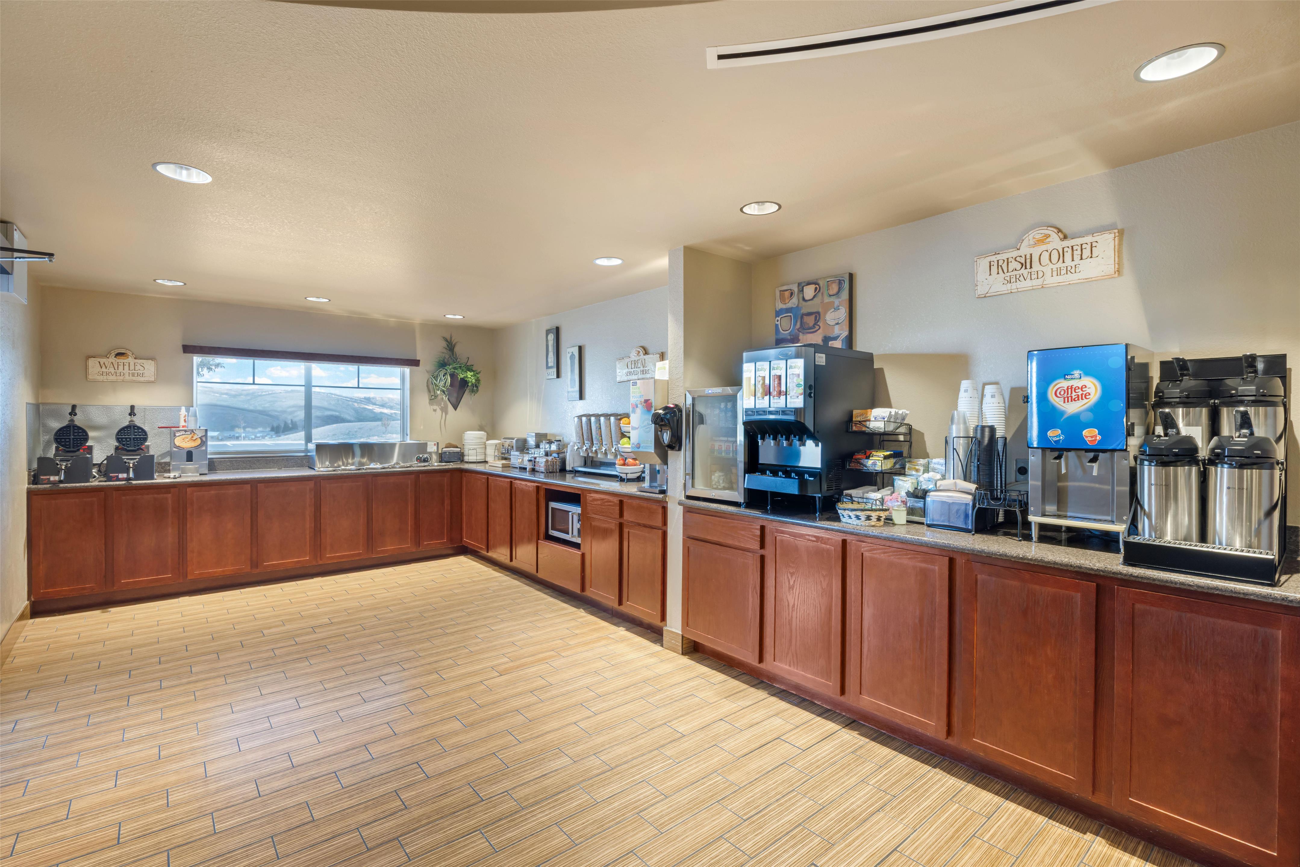 Breakfast Area | Best Western Plus Fossil Country Inn & Suites