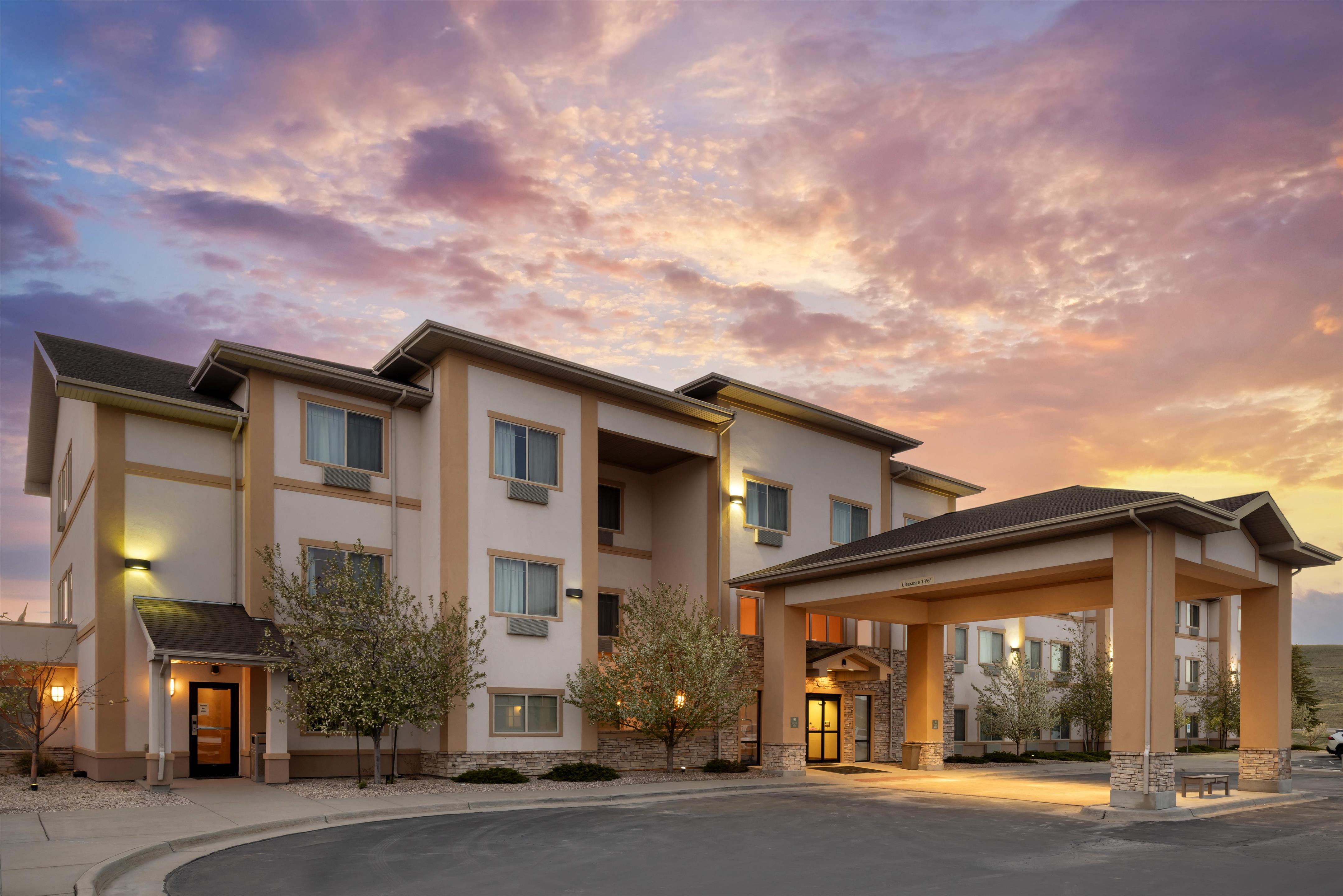 Exterior Twilight | Best Western Plus Fossil Country Inn & Suites