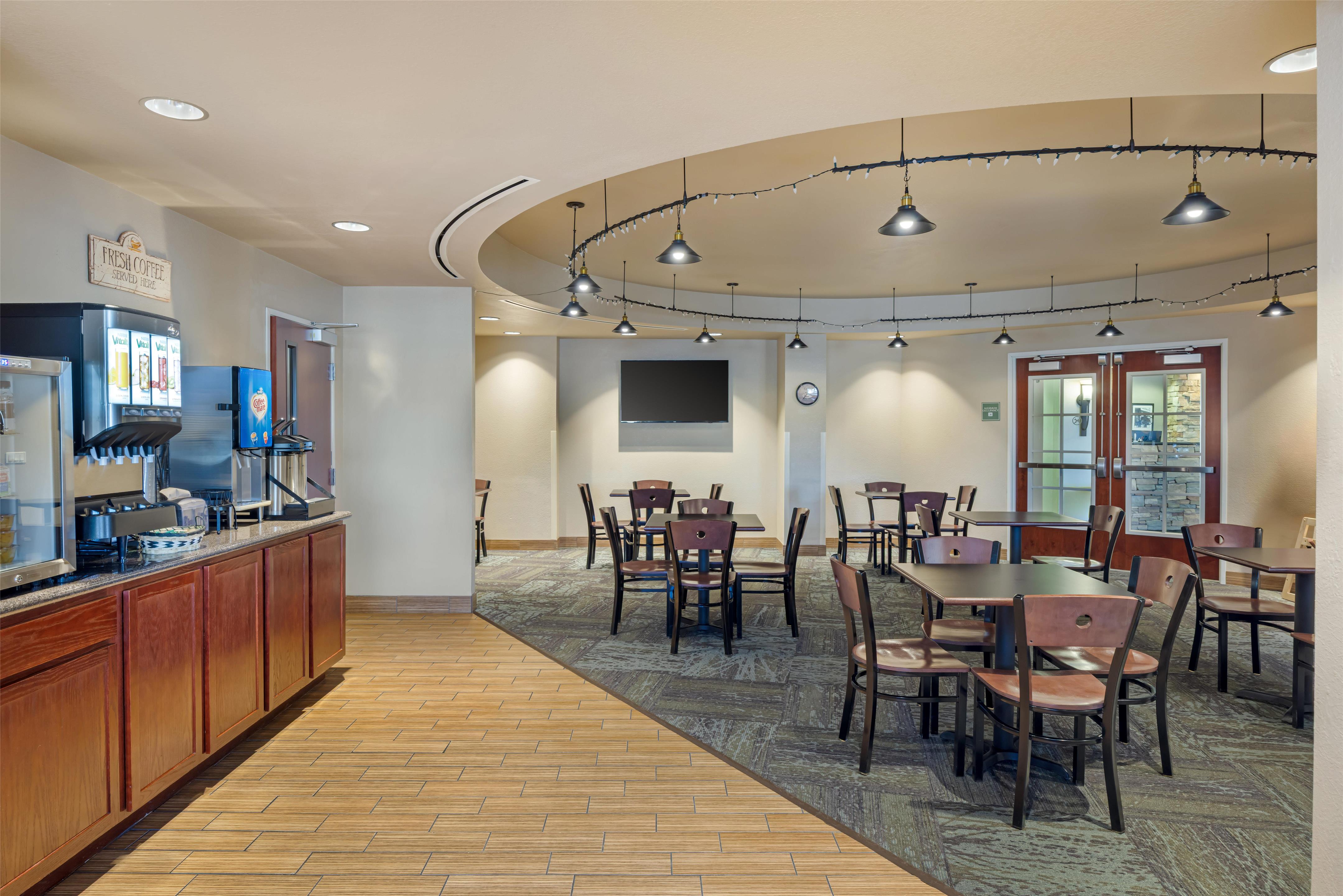 Breakfast Area | Best Western Plus Fossil Country Inn & Suites
