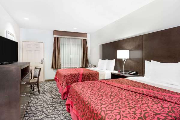  - Days Inn & Suites Madisonville - I-45, Exit 142