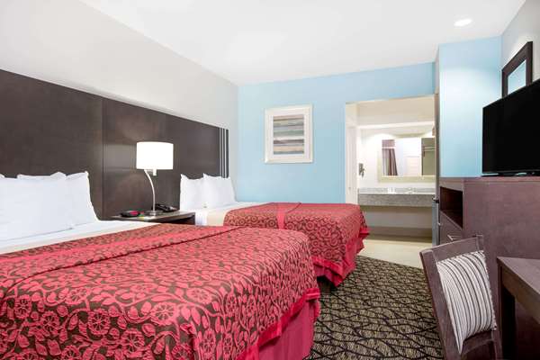  - Days Inn & Suites Madisonville - I-45, Exit 142