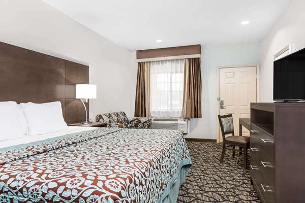  - Days Inn & Suites Madisonville - I-45, Exit 142