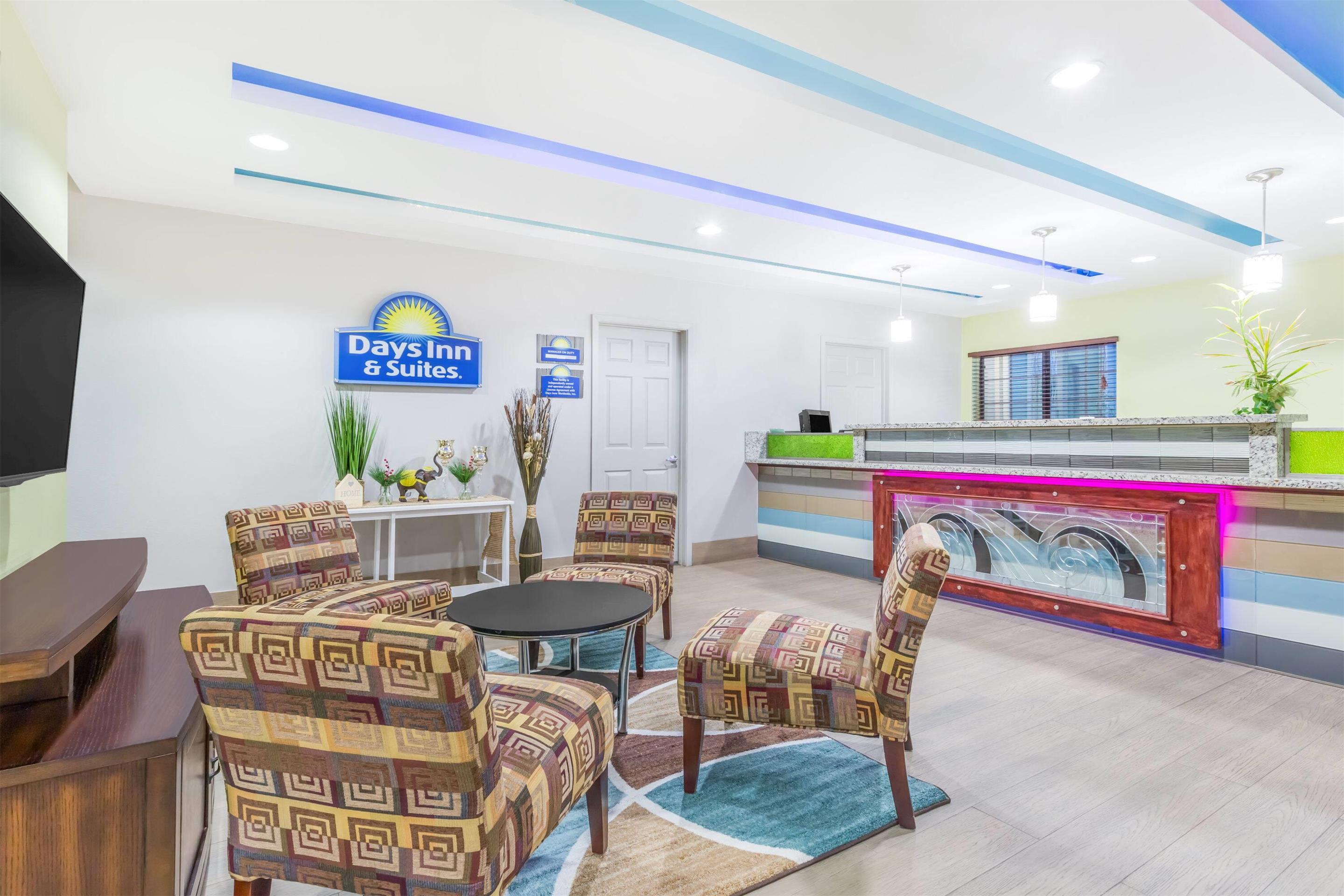 Lobby | Days Inn & Suites by Wyndham Madisonville
