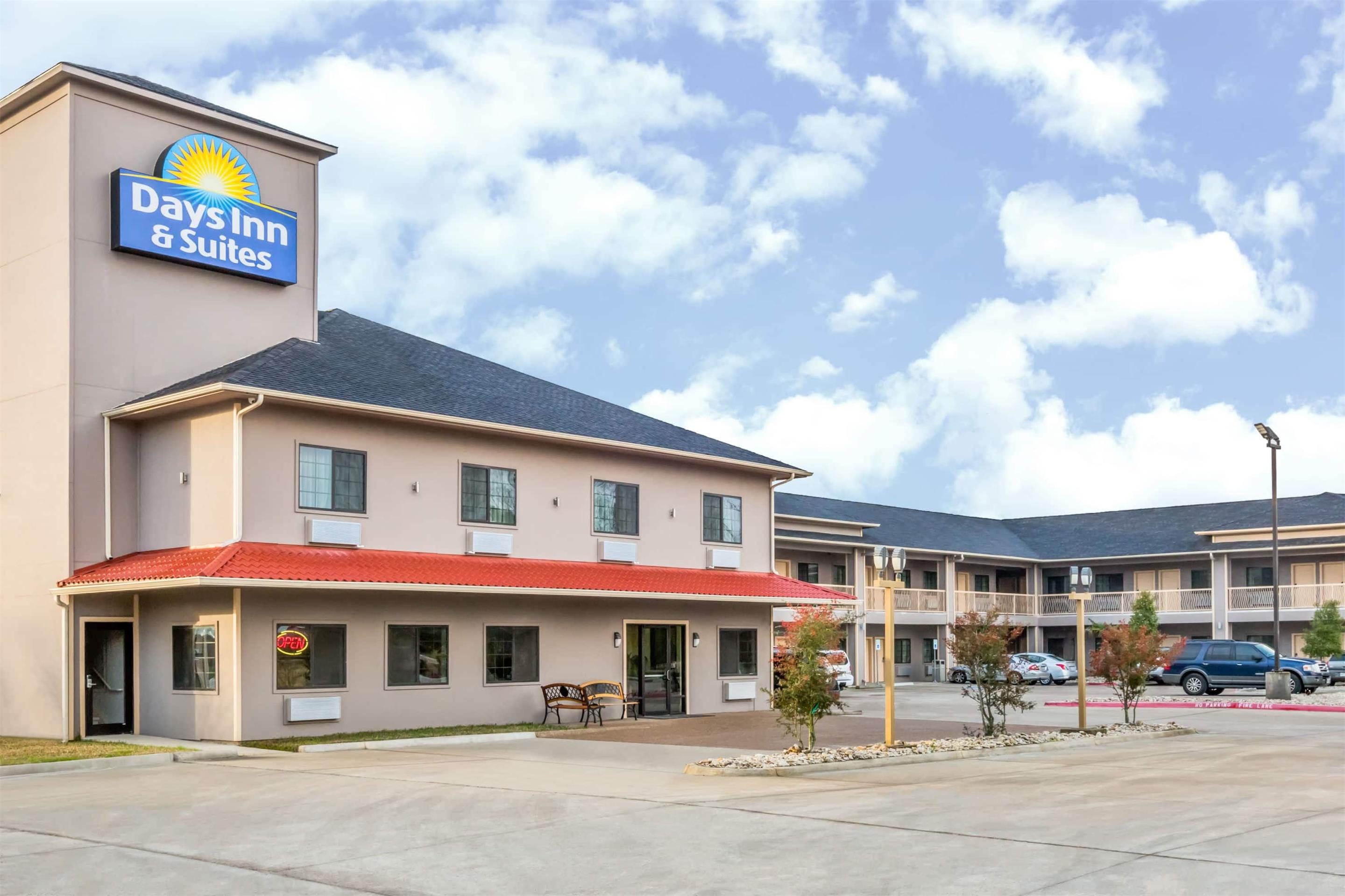 Exterior | Days Inn & Suites by Wyndham Madisonville