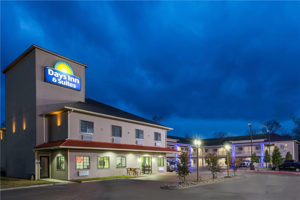 Days Inn & Suites Madisonville