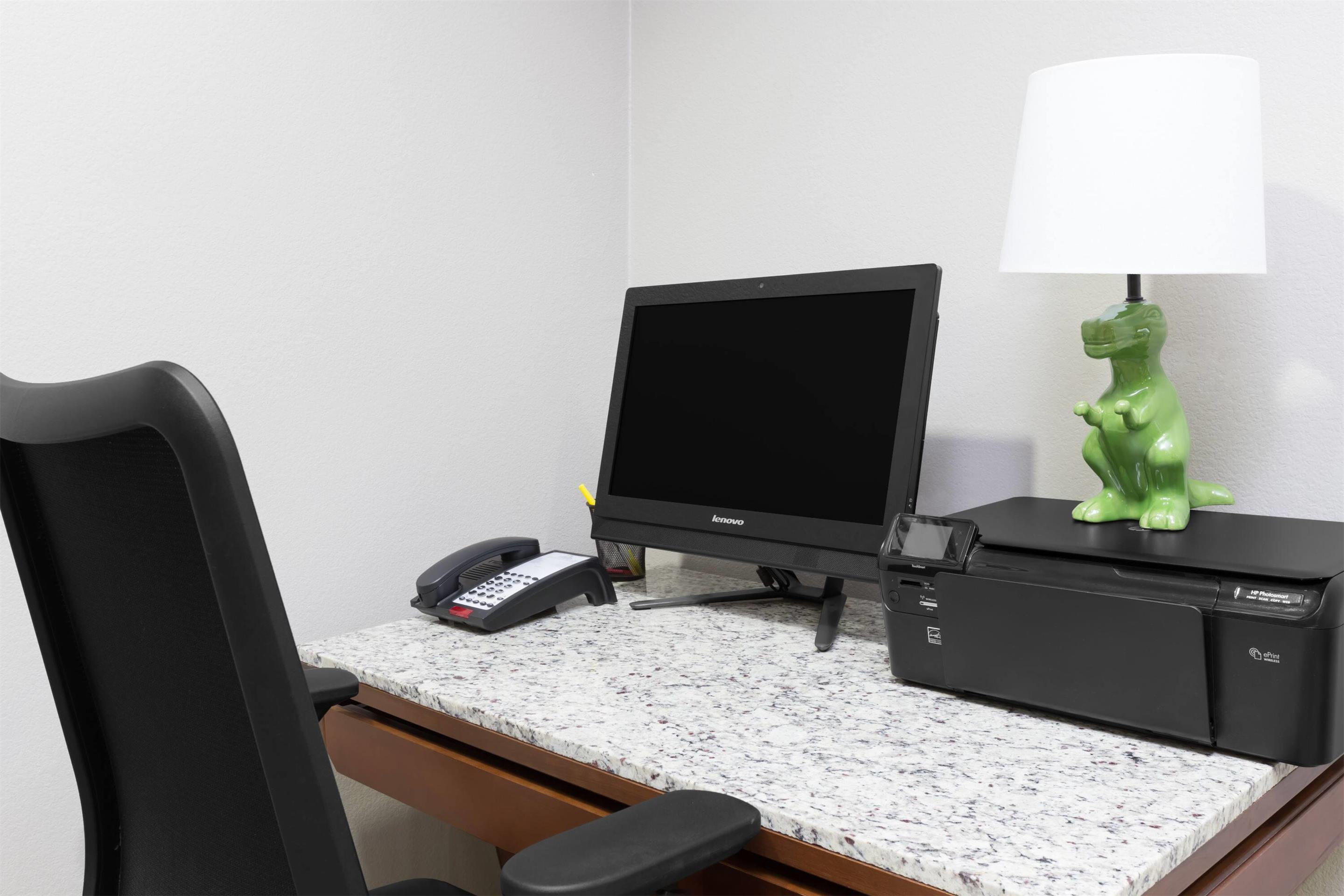 Business Center | Days Inn & Suites by Wyndham Madisonville