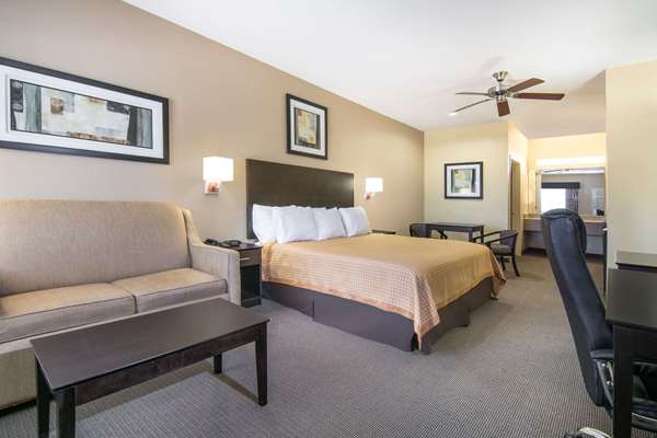 Suite - Days Inn East Baytown - I-10, Exit 797 & 798