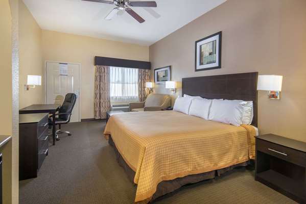 Suite - Days Inn East Baytown - I-10, Exit 797 & 798