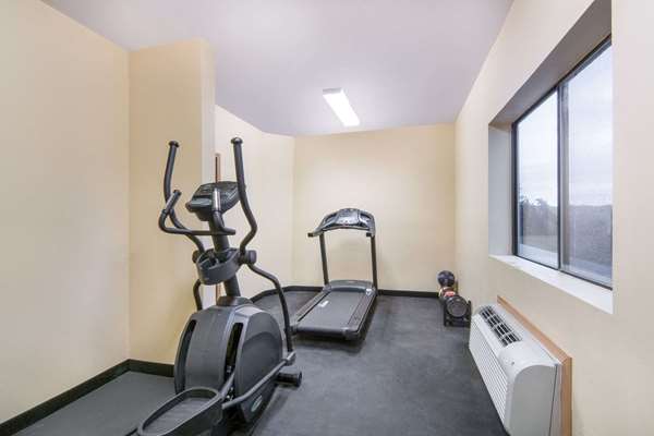 Fitness/ Exercise Room - Days Inn East Baytown - I-10, Exit 797 & 798