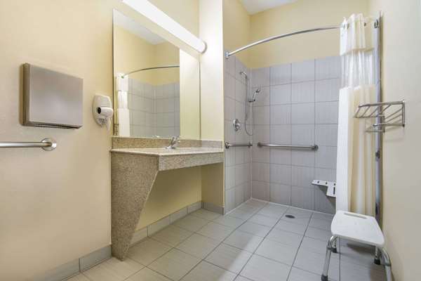  - Days Inn East Baytown - I-10, Exit 797 & 798