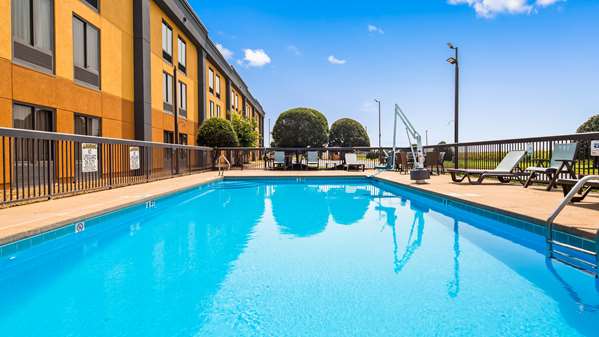 Pool - SureStay Hotel by Best Western Robinsonville