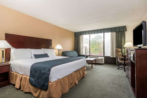  - Wyndham Garden Hotel Busch Gardens Williamsburg - I-64, Exit 242B