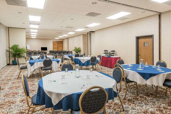  - Wyndham Garden Hotel Busch Gardens Williamsburg - I-64, Exit 242B