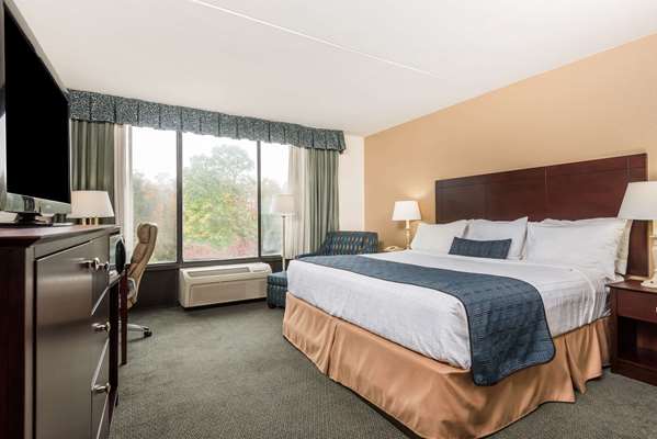  - Wyndham Garden Hotel Busch Gardens Williamsburg - I-64, Exit 242B