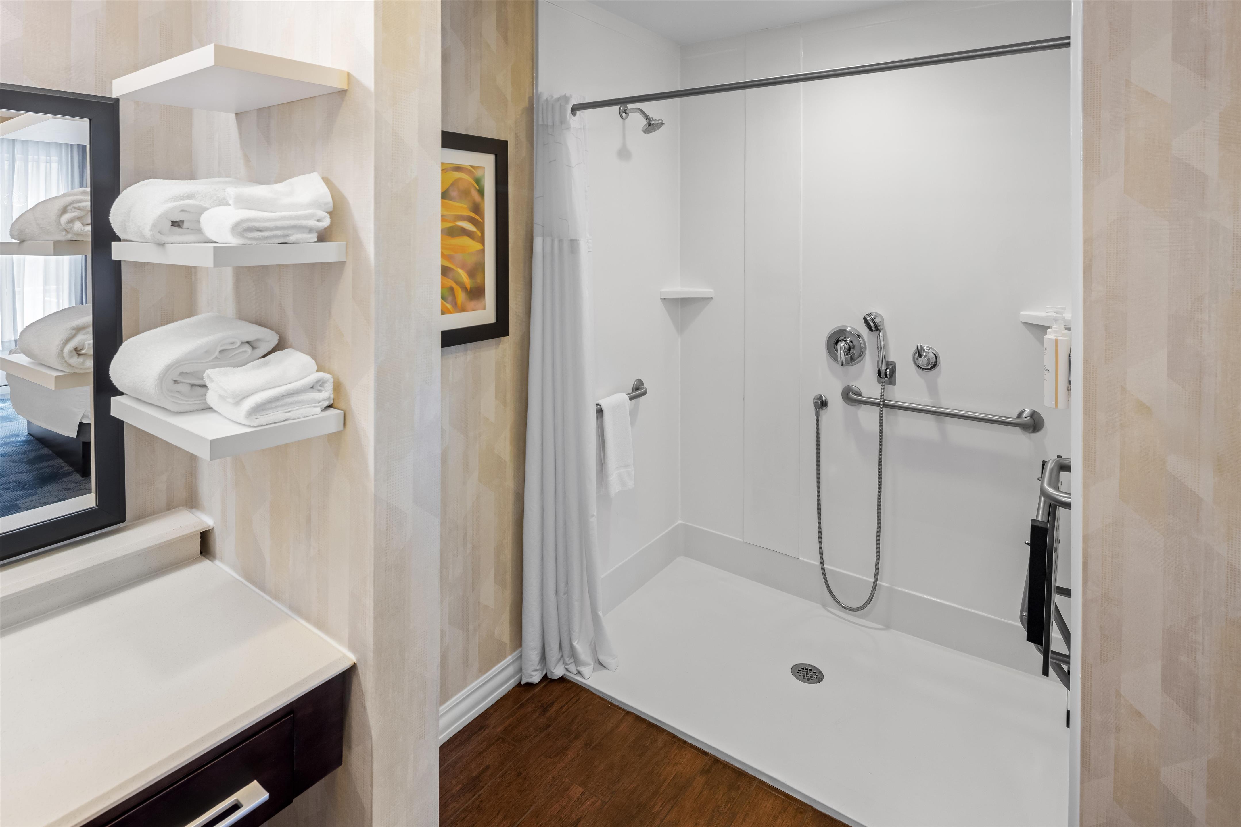 Guest room bath