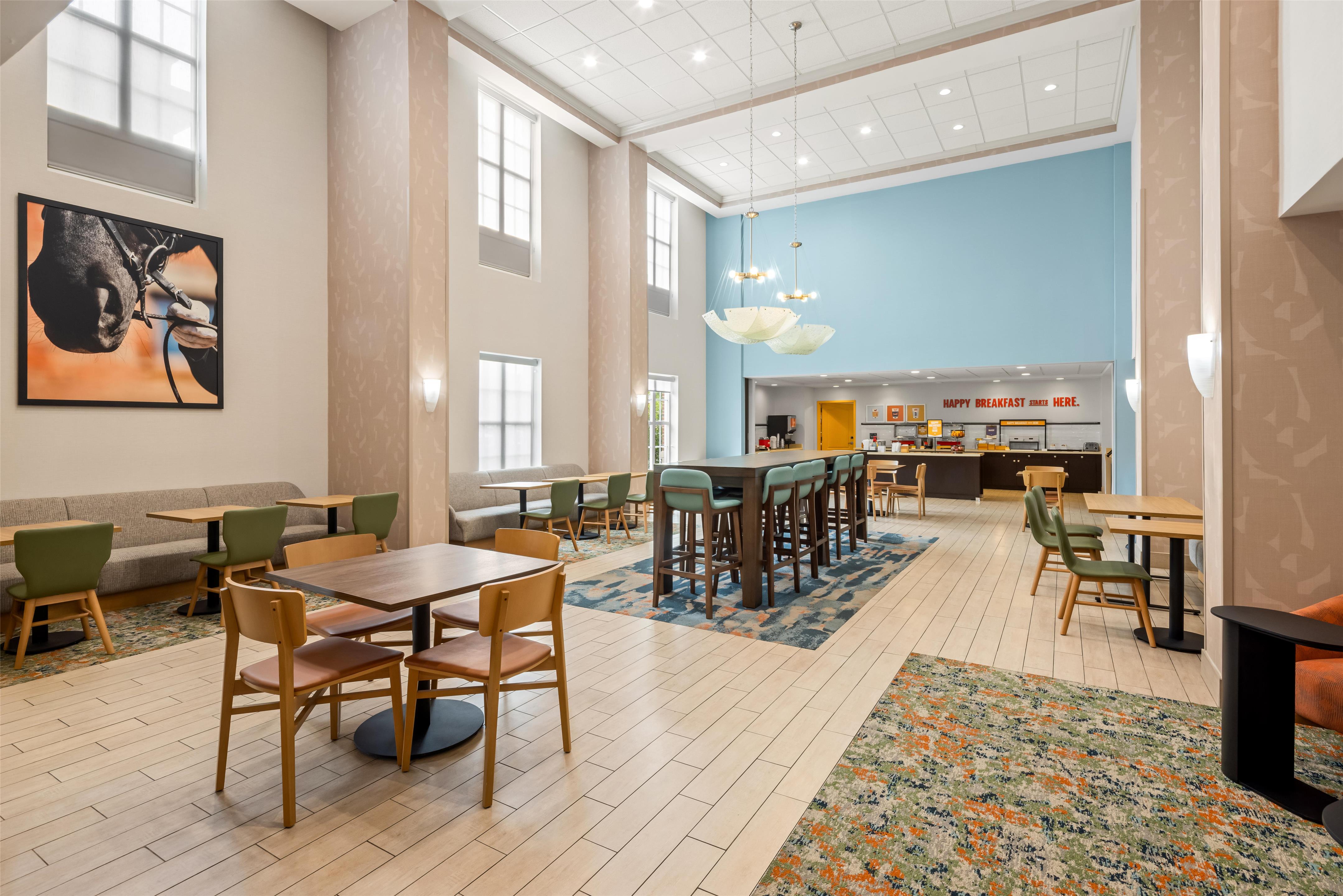 Breakfast Area | Hampton Inn & Suites New Albany Columbus
